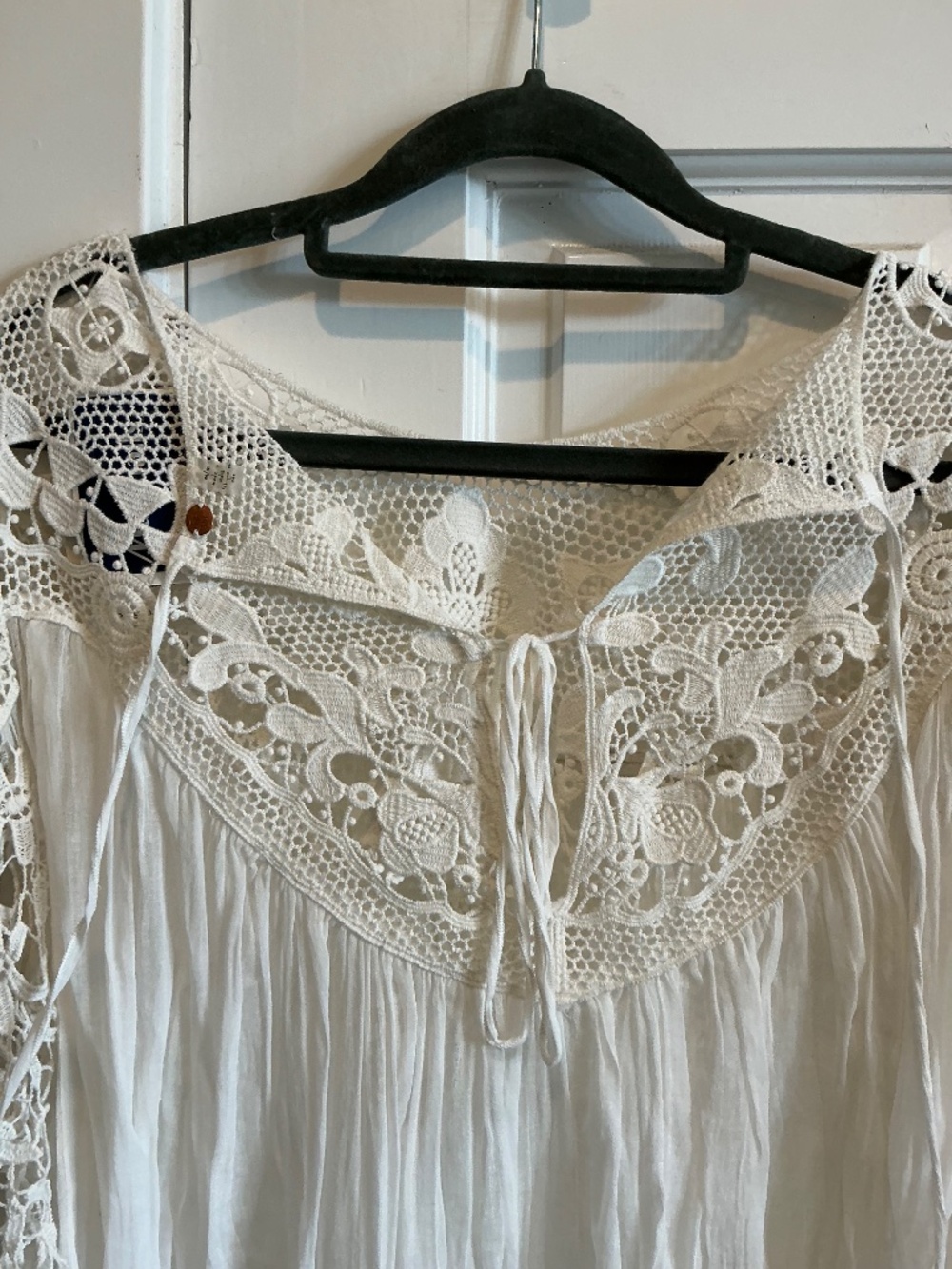 Gorgeous lace covered top! - Picture 5 of 7